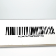 RF1200M - 長讀距、纖薄外型、高性價比 適用於金屬材質 UHF RFID 標籤