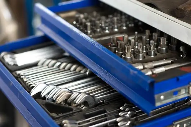 A5060 UHF RFID天線適合安裝於充滿金屬干擾環境 應用於追蹤管理工具箱內工具