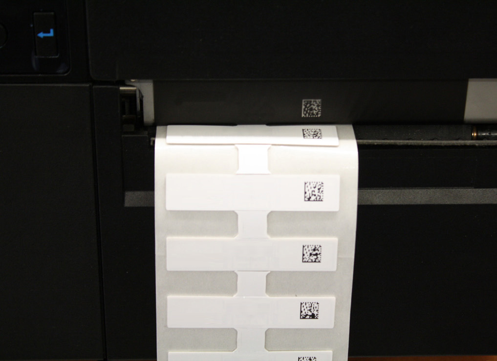 RL160M - 超薄、短小、適用金屬器材、液體容器 UHF RFID 標籤貼紙